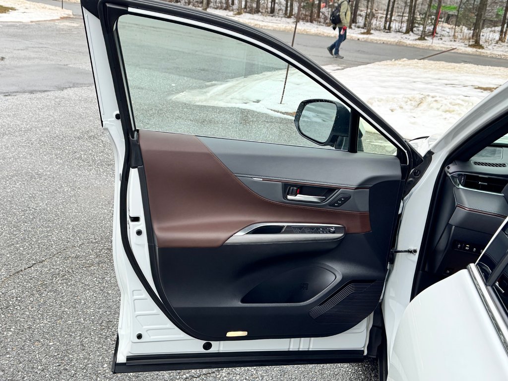 2023 Toyota Venza LIMITED AWD / PEA 20-07-27=100KM / LA TOTALE !!! / in Thetford Mines, Quebec - 33 - w1024h768px