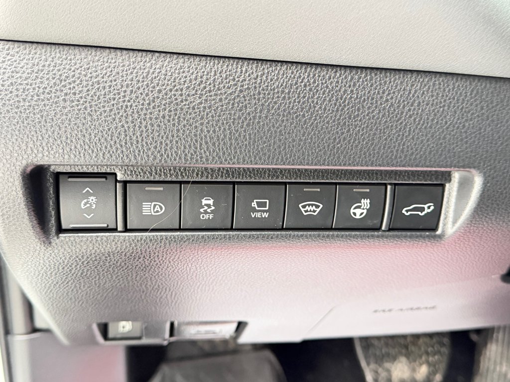 Toyota Venza LIMITED AWD / PEA 20-07-27=100KM / LA TOTALE !!! / 2023 à Thetford Mines, Québec - 39 - w1024h768px