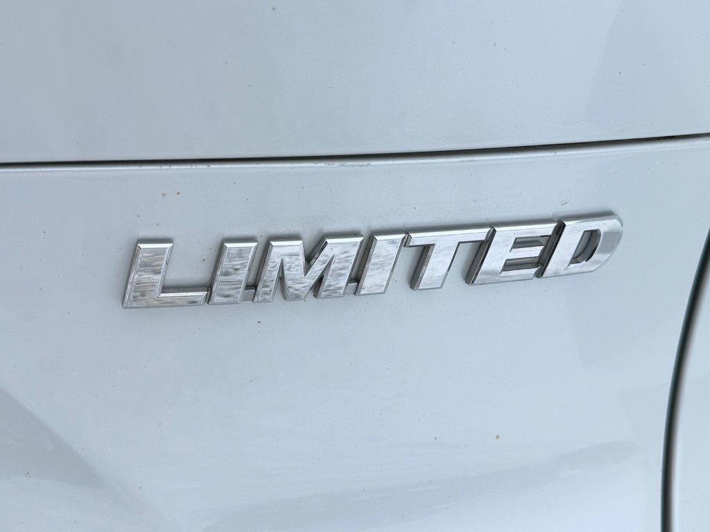 Toyota Venza LIMITED AWD / PEA 20-07-27=100KM / LA TOTALE !!! / 2023 à Thetford Mines, Québec - 25 - w1024h768px