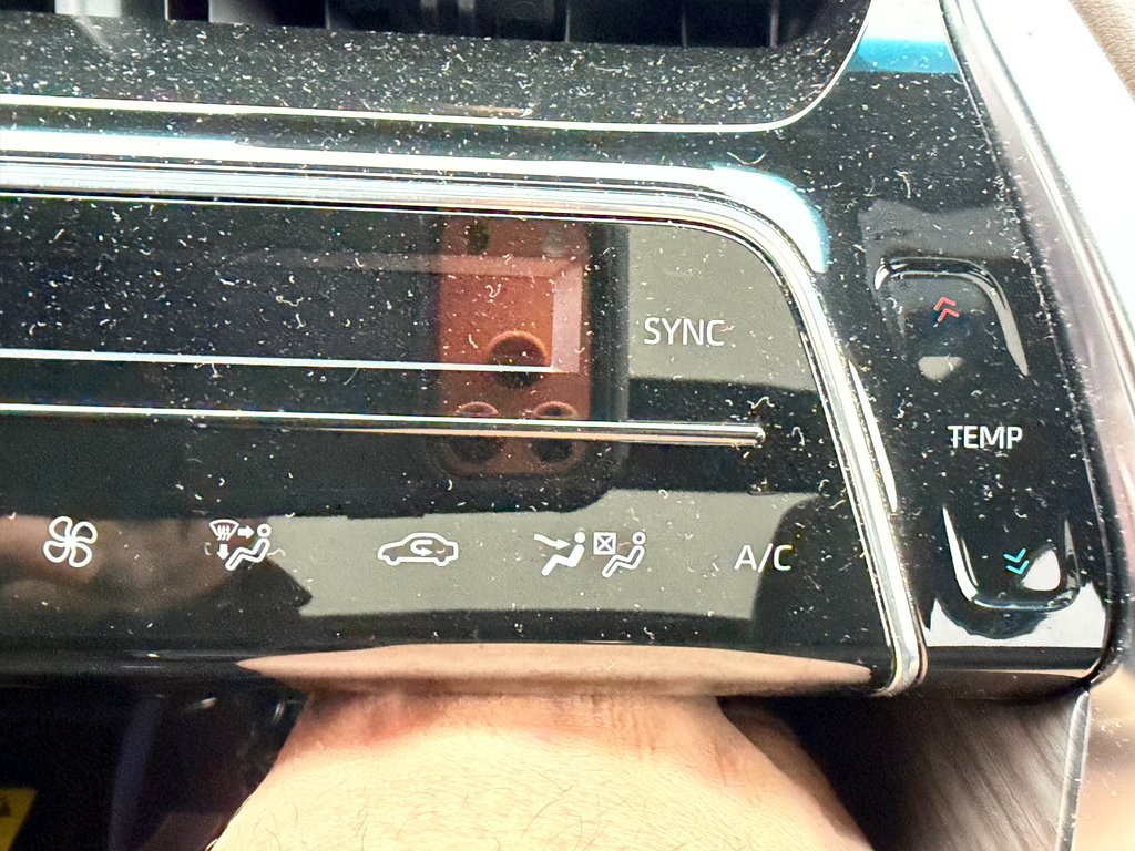 Toyota Venza LIMITED AWD / PEA 20-07-27=100KM / LA TOTALE !!! / 2023 à Thetford Mines, Québec - 58 - w1024h768px