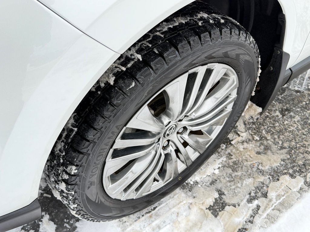 Toyota Venza LIMITED AWD / PEA 20-07-27=100KM / LA TOTALE !!! / 2023 à Thetford Mines, Québec - 16 - w1024h768px