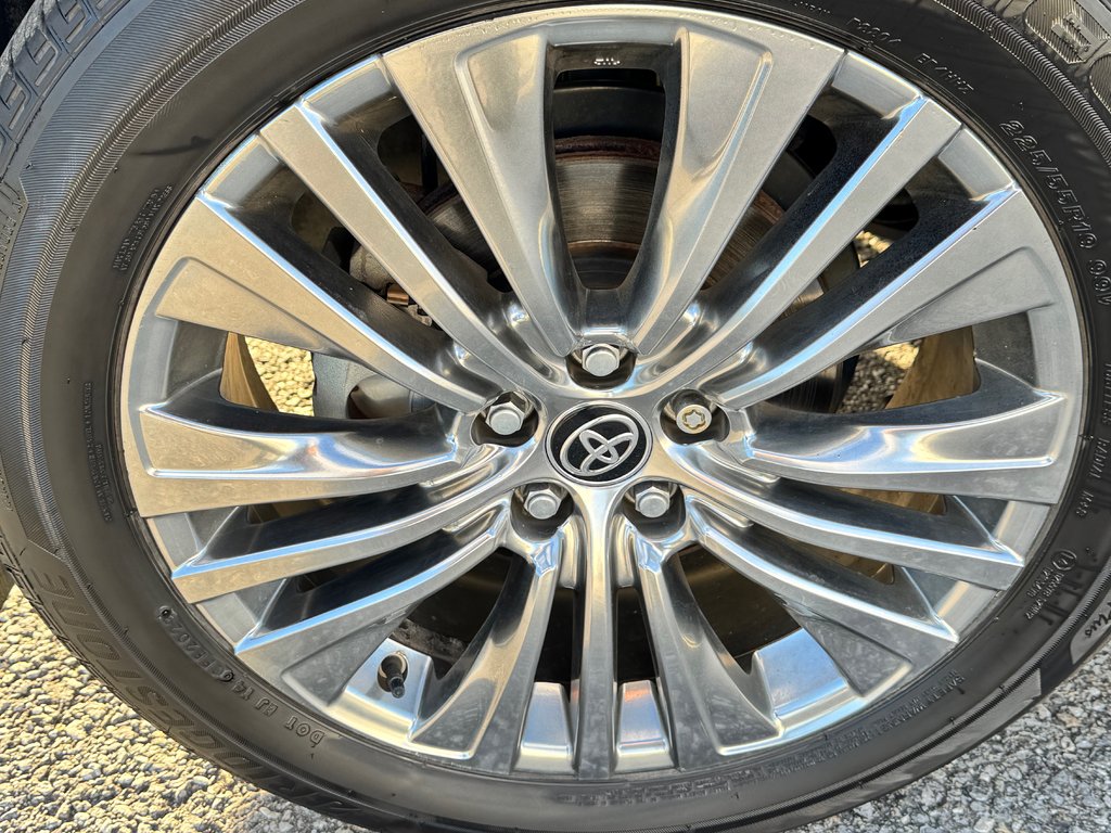 2023 Toyota Venza LIMITED AWD / PEA 20-07-27=100KM / LA TOTALE !!! / in Thetford Mines, Quebec - 17 - w1024h768px