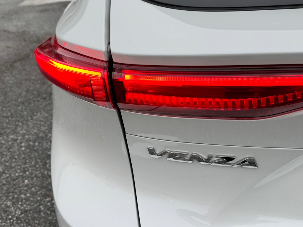 2023 Toyota Venza LIMITED AWD / PEA 20-07-27=100KM / LA TOTALE !!! / in Thetford Mines, Quebec - 26 - w1024h768px