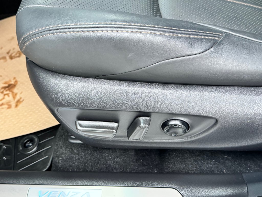 2023 Toyota Venza LIMITED AWD / PEA 20-07-27=100KM / LA TOTALE !!! / in Thetford Mines, Quebec - 39 - w1024h768px
