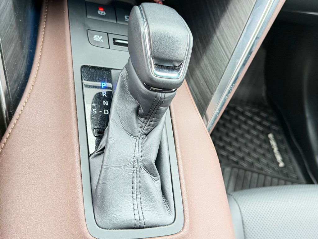 Toyota Venza LIMITED AWD / PEA 20-07-27=100KM / LA TOTALE !!! / 2023 à Thetford Mines, Québec - 51 - w1024h768px