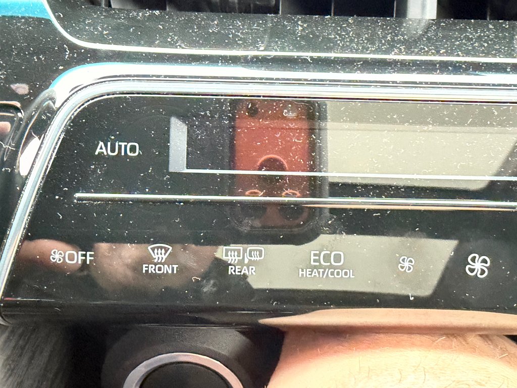 Toyota Venza LIMITED AWD / PEA 20-07-27=100KM / LA TOTALE !!! / 2023 à Thetford Mines, Québec - 57 - w1024h768px