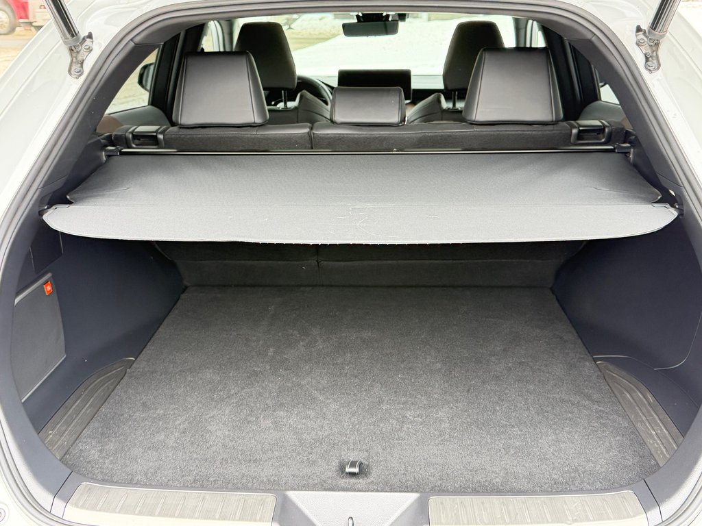 Toyota Venza LIMITED AWD / PEA 20-07-27=100KM / LA TOTALE !!! / 2023 à Thetford Mines, Québec - 65 - w1024h768px