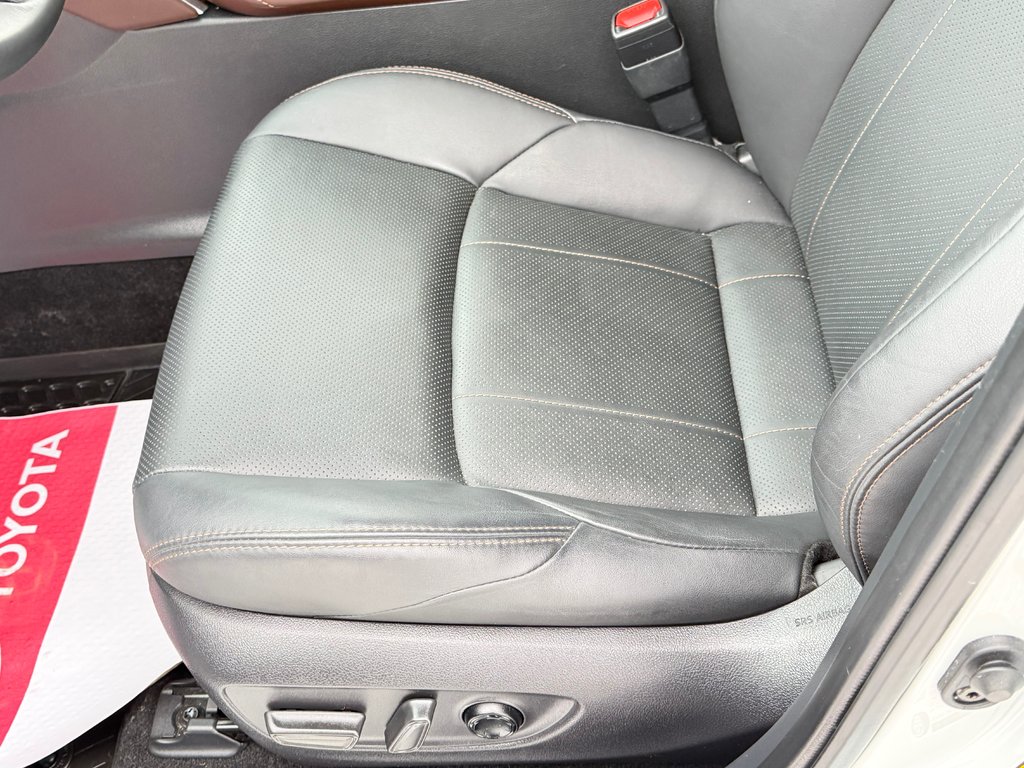 Toyota Venza LIMITED AWD / PEA 20-07-27=100KM / LA TOTALE !!! / 2023 à Thetford Mines, Québec - 37 - w1024h768px