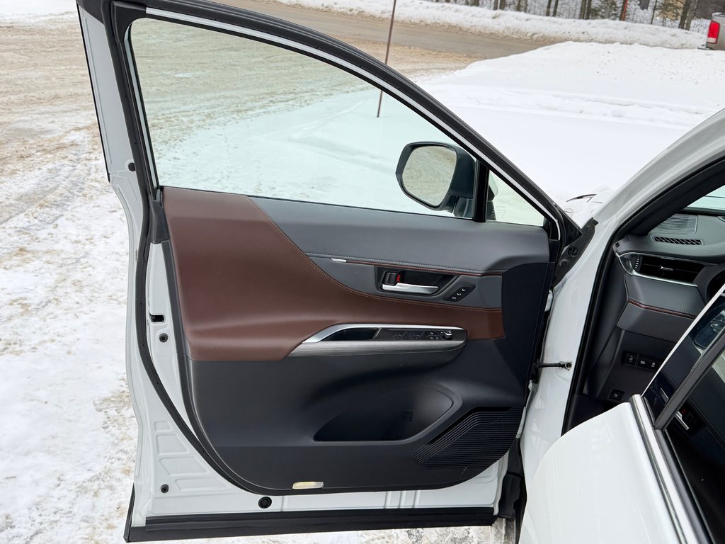 Toyota Venza LIMITED AWD / PEA 20-07-27=100KM / LA TOTALE !!! / 2023 à Thetford Mines, Québec - 29 - w1024h768px