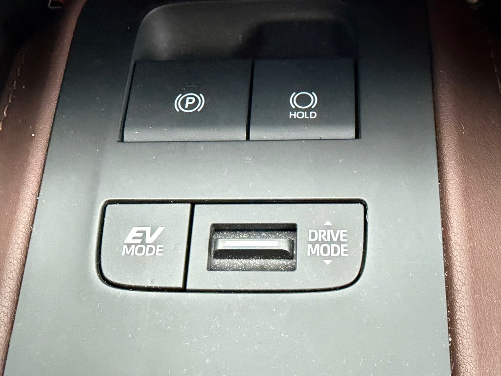 Toyota Venza LIMITED AWD / PEA 20-07-27=100KM / LA TOTALE !!! / 2023 à Thetford Mines, Québec - 50 - w1024h768px