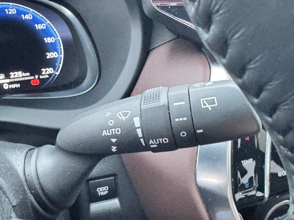 2023 Toyota Venza LIMITED AWD / PEA 20-07-27=100KM / LA TOTALE !!! / in Thetford Mines, Quebec - 51 - w1024h768px
