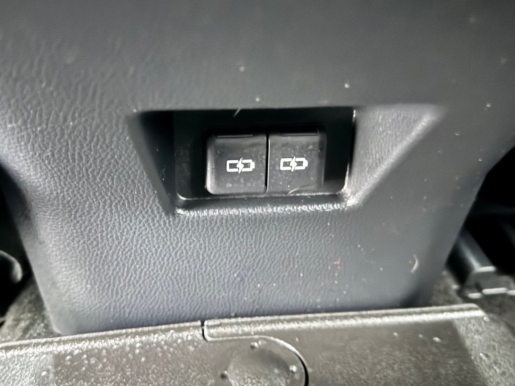 2023 Toyota Venza LIMITED AWD / PEA 20-07-27=100KM / LA TOTALE !!! / in Thetford Mines, Quebec - 72 - w1024h768px