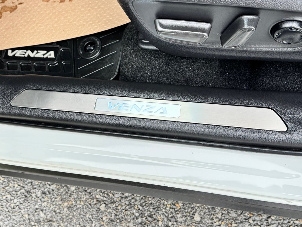 2023 Toyota Venza LIMITED AWD / PEA 20-07-27=100KM / LA TOTALE !!! / in Thetford Mines, Quebec - 38 - w1024h768px