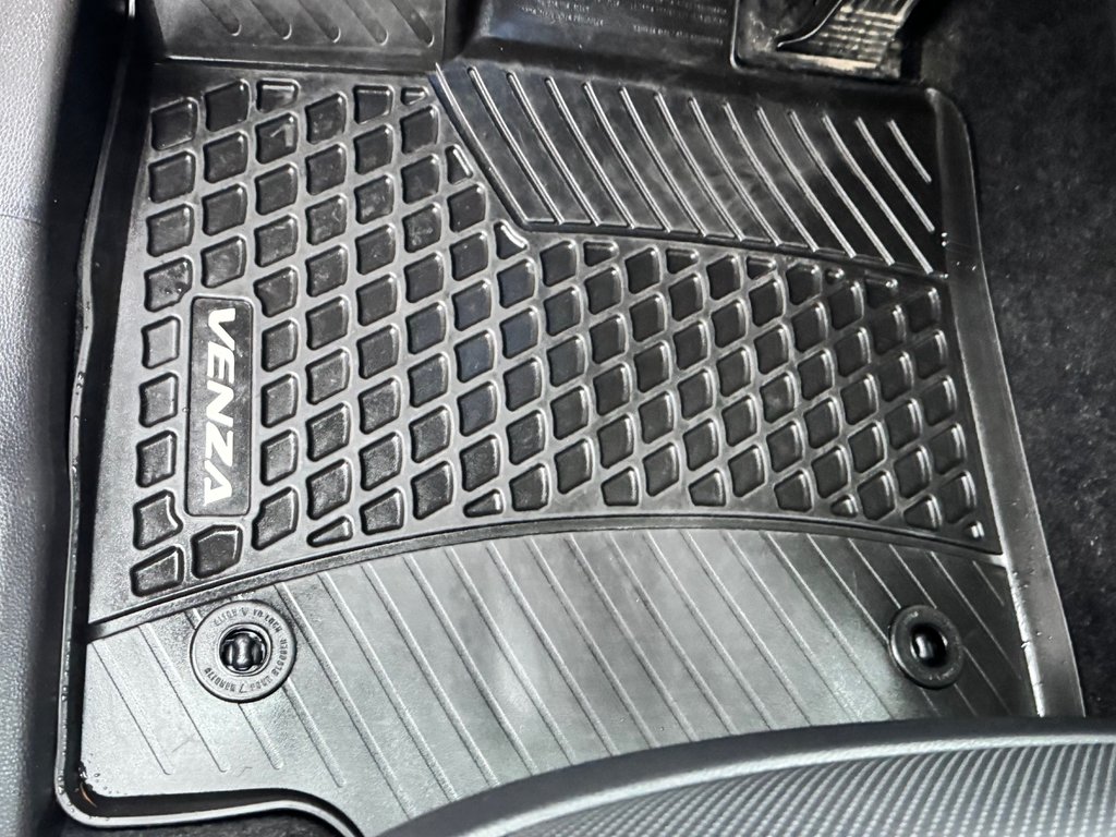 2023 Toyota Venza LIMITED AWD / PEA 20-07-27=100KM / LA TOTALE !!! / in Thetford Mines, Quebec - 47 - w1024h768px