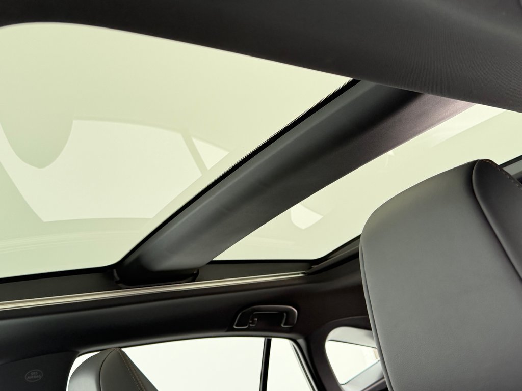 Toyota Venza LIMITED AWD / PEA 20-07-27=100KM / LA TOTALE !!! / 2023 à Thetford Mines, Québec - 59 - w1024h768px