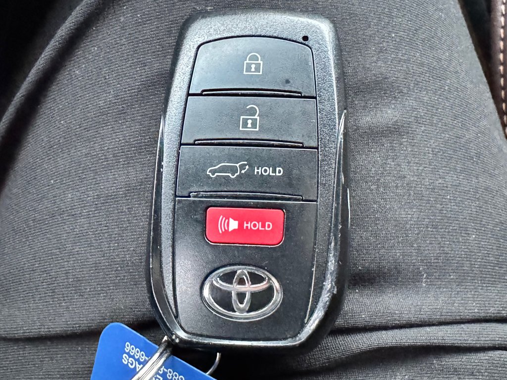 2023 Toyota Venza LIMITED AWD / PEA 20-07-27=100KM / LA TOTALE !!! / in Thetford Mines, Quebec - 66 - w1024h768px