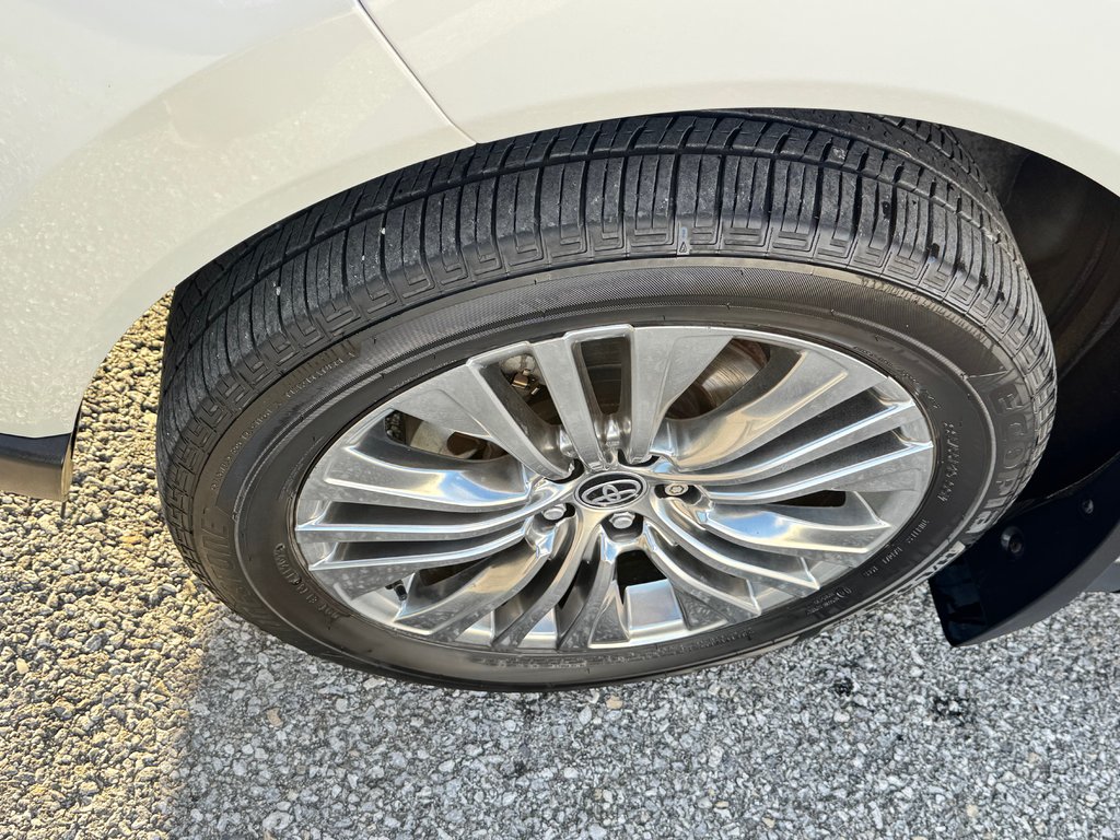 2023 Toyota Venza LIMITED AWD / PEA 20-07-27=100KM / LA TOTALE !!! / in Thetford Mines, Quebec - 16 - w1024h768px