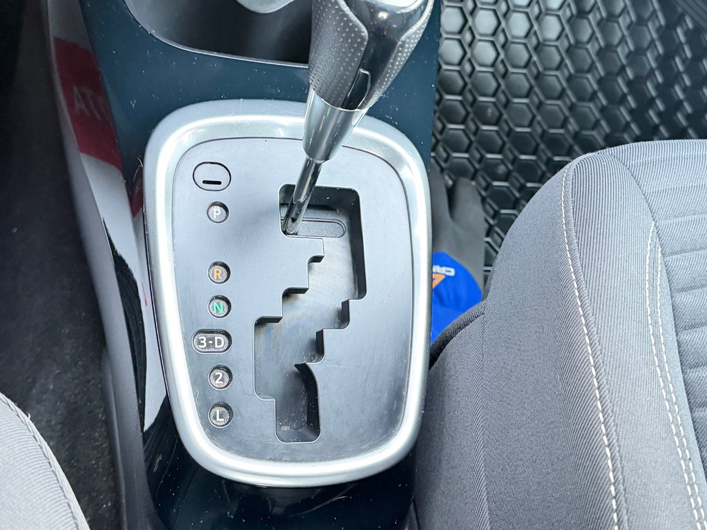 2015 Toyota Yaris SE / AUTOM / TRÈS BAS KILOS / ULTRA FIABLE / in Thetford Mines, Quebec - 37 - w1024h768px