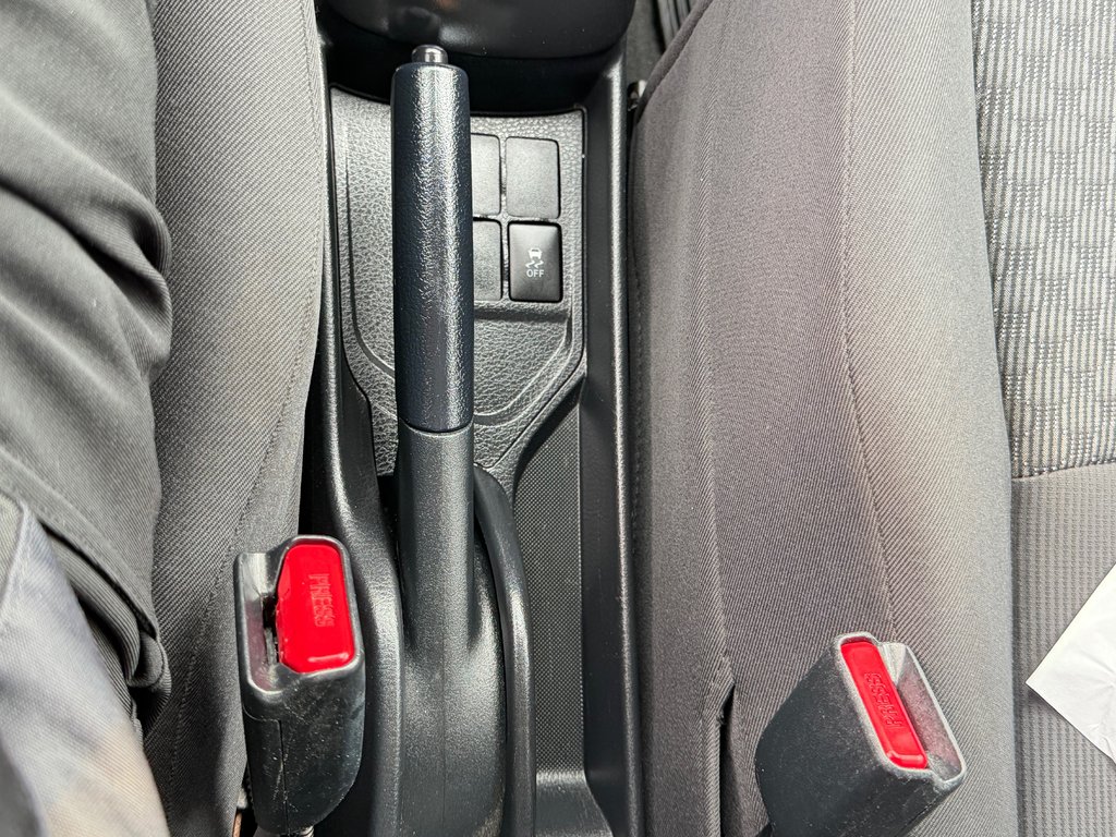 2016 Toyota Yaris LE / MANUELLE + AC / ULTRA ÉCONOMIQUE / in Thetford Mines, Quebec - 36 - w1024h768px