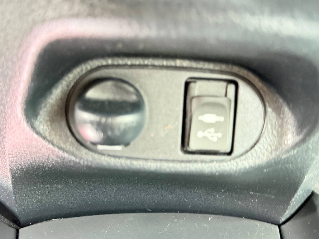 2016 Toyota Yaris LE / MANUELLE + AC / ULTRA ÉCONOMIQUE / in Thetford Mines, Quebec - 32 - w1024h768px