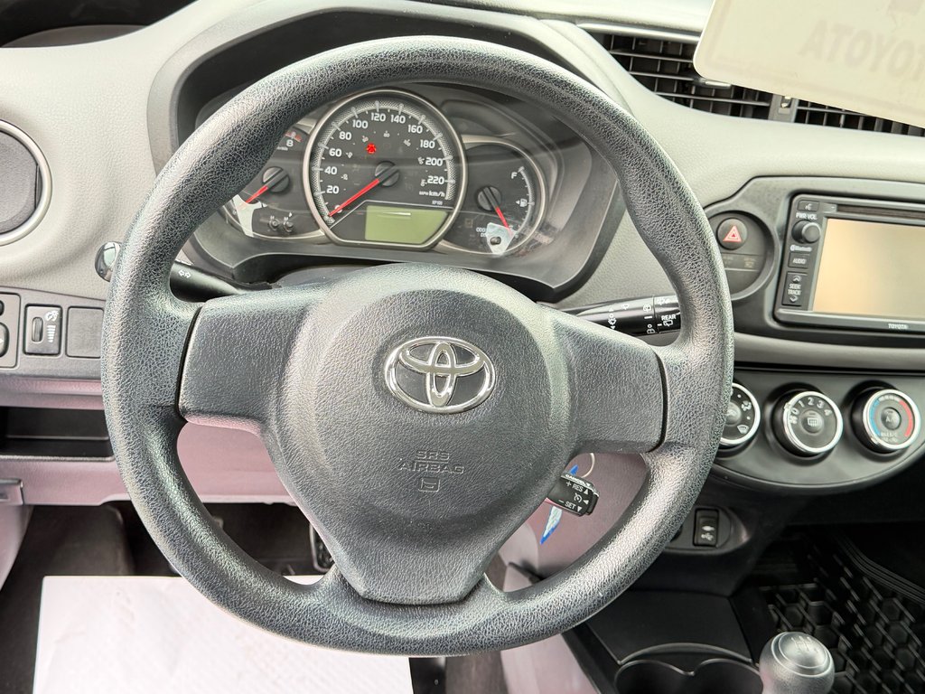 2016 Toyota Yaris LE / MANUELLE + AC / ULTRA ÉCONOMIQUE / in Thetford Mines, Quebec - 25 - w1024h768px