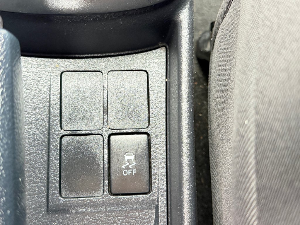 2016 Toyota Yaris LE / MANUELLE + AC / ULTRA ÉCONOMIQUE / in Thetford Mines, Quebec - 35 - w1024h768px