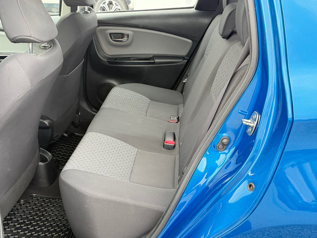 2016 Toyota Yaris LE / MANUELLE + AC / ULTRA ÉCONOMIQUE / in Thetford Mines, Quebec - 40 - w1024h768px