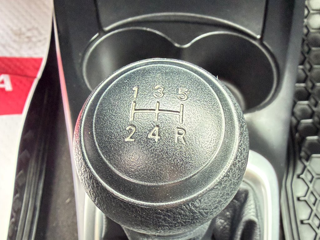 2016 Toyota Yaris LE / MANUELLE + AC / ULTRA ÉCONOMIQUE / in Thetford Mines, Quebec - 34 - w1024h768px