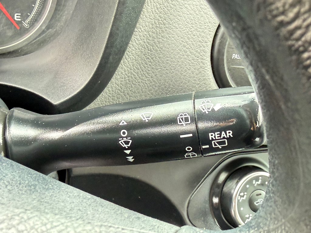 2016 Toyota Yaris LE / MANUELLE + AC / ULTRA ÉCONOMIQUE / in Thetford Mines, Quebec - 28 - w1024h768px