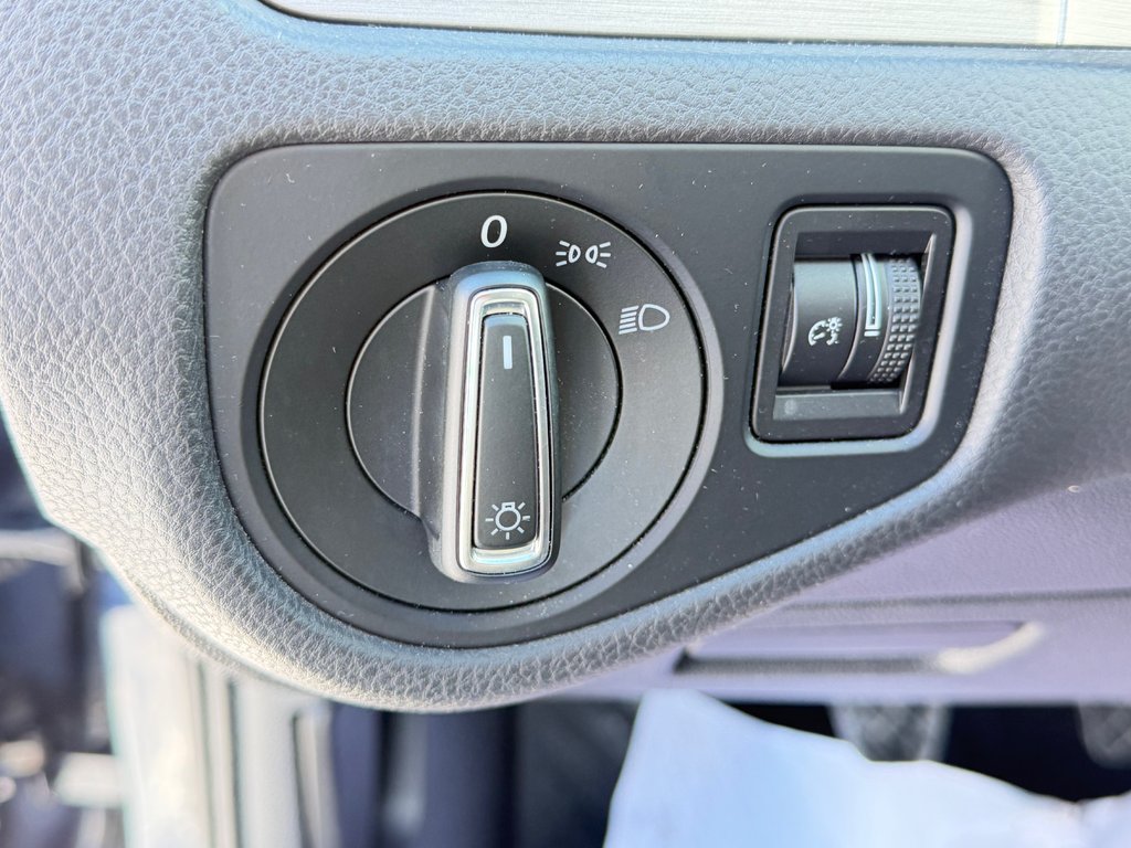 Volkswagen Golf TRENDLINE / MANUELLE / TURBO / MAGS / RABAISSÉ /VITRE TEINTÉE ET +++ / 2015 à Thetford Mines, Québec - 32 - w1024h768px