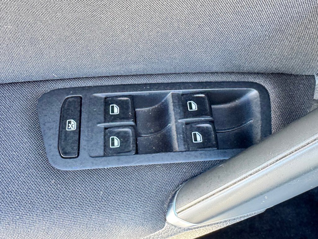 2015 Volkswagen Golf TRENDLINE / MANUELLE / TURBO / MAGS / RABAISSÉ /VITRE TEINTÉE ET +++ / in Thetford Mines, Quebec - 26 - w1024h768px