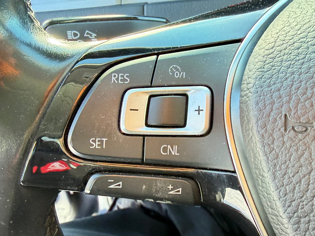 Volkswagen Golf TRENDLINE / MANUELLE / TURBO / MAGS / RABAISSÉ /VITRE TEINTÉE ET +++ / 2015 à Thetford Mines, Québec - 35 - w1024h768px