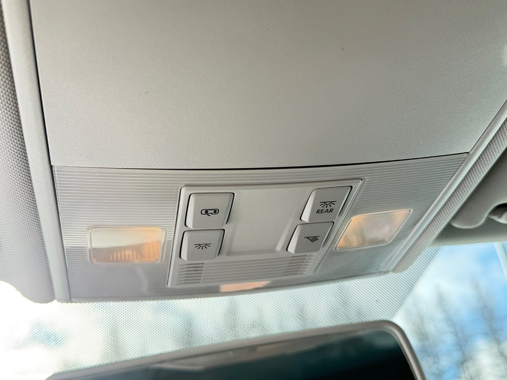 Volkswagen Golf TRENDLINE / MANUELLE / TURBO / MAGS / RABAISSÉ /VITRE TEINTÉE ET +++ / 2015 à Thetford Mines, Québec - 48 - w1024h768px