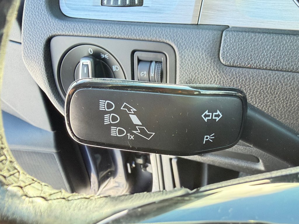 Volkswagen Golf TRENDLINE / MANUELLE / TURBO / MAGS / RABAISSÉ /VITRE TEINTÉE ET +++ / 2015 à Thetford Mines, Québec - 36 - w1024h768px