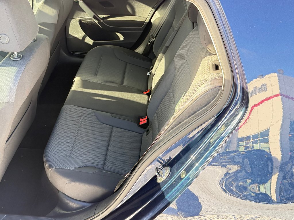 Volkswagen Golf TRENDLINE / MANUELLE / TURBO / MAGS / RABAISSÉ /VITRE TEINTÉE ET +++ / 2015 à Thetford Mines, Québec - 50 - w1024h768px