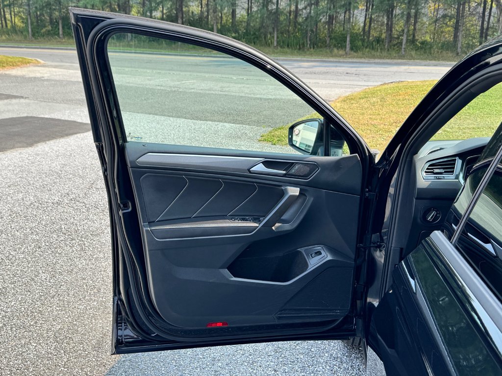 2022 Volkswagen Tiguan COMFORTLINE R-LINE AWD / TRÈS BAS KILOS WOW !! / in Thetford Mines, Quebec - 28 - w1024h768px