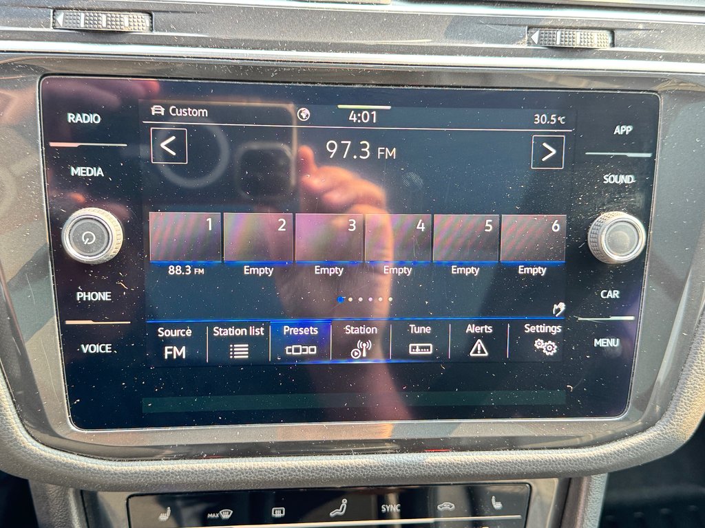 2022 Volkswagen Tiguan COMFORTLINE R-LINE AWD / TRÈS BAS KILOS WOW !! / in Thetford Mines, Quebec - 45 - w1024h768px