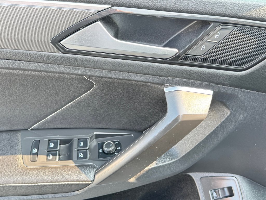 2022 Volkswagen Tiguan COMFORTLINE R-LINE AWD / TRÈS BAS KILOS WOW !! / in Thetford Mines, Quebec - 29 - w1024h768px