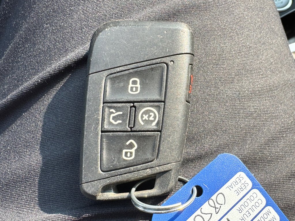 2022 Volkswagen Tiguan COMFORTLINE R-LINE AWD / TRÈS BAS KILOS WOW !! / in Thetford Mines, Quebec - 58 - w1024h768px