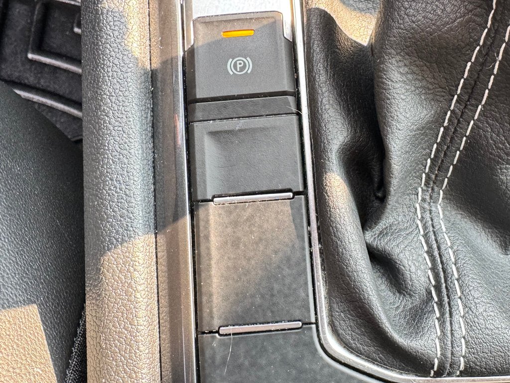 2022 Volkswagen Tiguan COMFORTLINE R-LINE AWD / TRÈS BAS KILOS WOW !! / in Thetford Mines, Quebec - 49 - w1024h768px