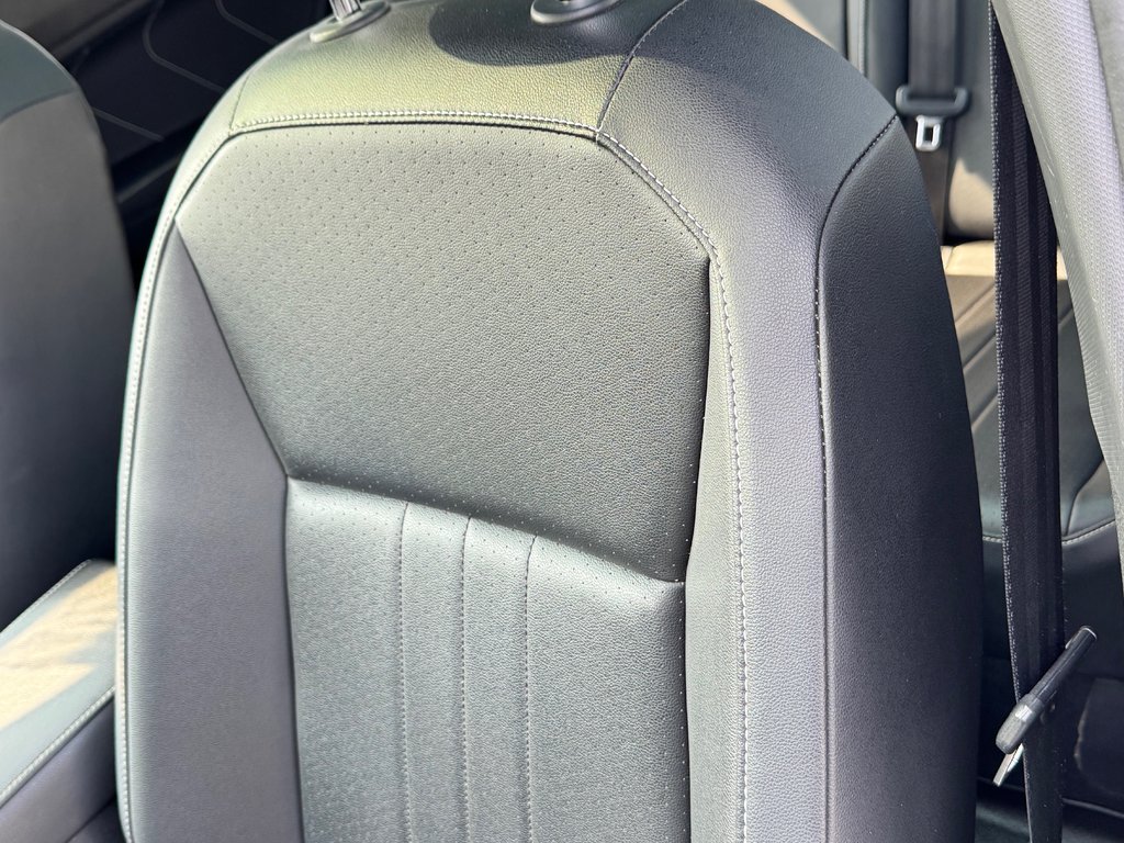 2022 Volkswagen Tiguan COMFORTLINE R-LINE AWD / TRÈS BAS KILOS WOW !! / in Thetford Mines, Quebec - 35 - w1024h768px