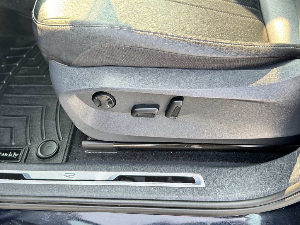 2022 Volkswagen Tiguan COMFORTLINE R-LINE AWD / TRÈS BAS KILOS WOW !! / in Thetford Mines, Quebec - 33 - w1024h768px