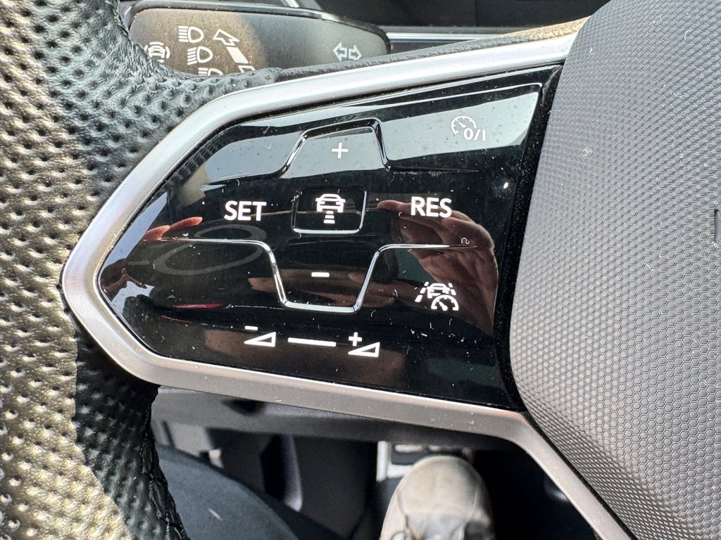 2022 Volkswagen Tiguan COMFORTLINE R-LINE AWD / TRÈS BAS KILOS WOW !! / in Thetford Mines, Quebec - 39 - w1024h768px