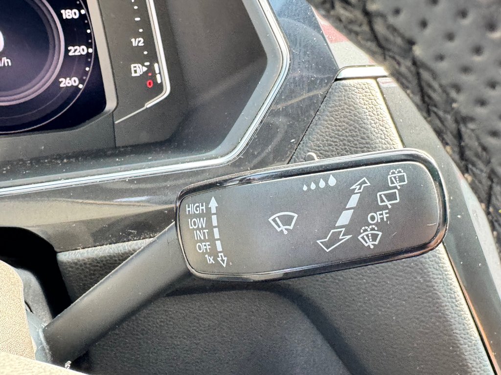 2022 Volkswagen Tiguan COMFORTLINE R-LINE AWD / TRÈS BAS KILOS WOW !! / in Thetford Mines, Quebec - 43 - w1024h768px