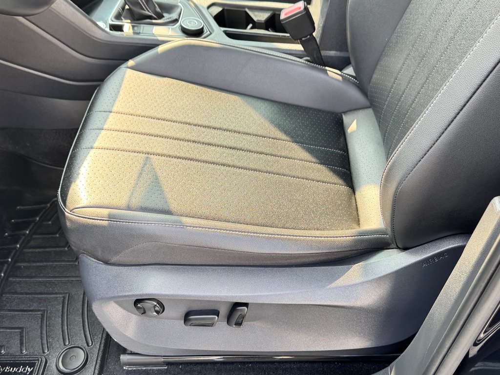 2022 Volkswagen Tiguan COMFORTLINE R-LINE AWD / TRÈS BAS KILOS WOW !! / in Thetford Mines, Quebec - 34 - w1024h768px
