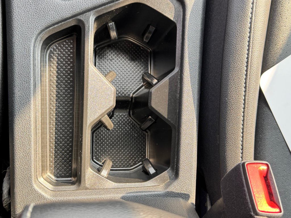 2022 Volkswagen Tiguan COMFORTLINE R-LINE AWD / TRÈS BAS KILOS WOW !! / in Thetford Mines, Quebec - 53 - w1024h768px