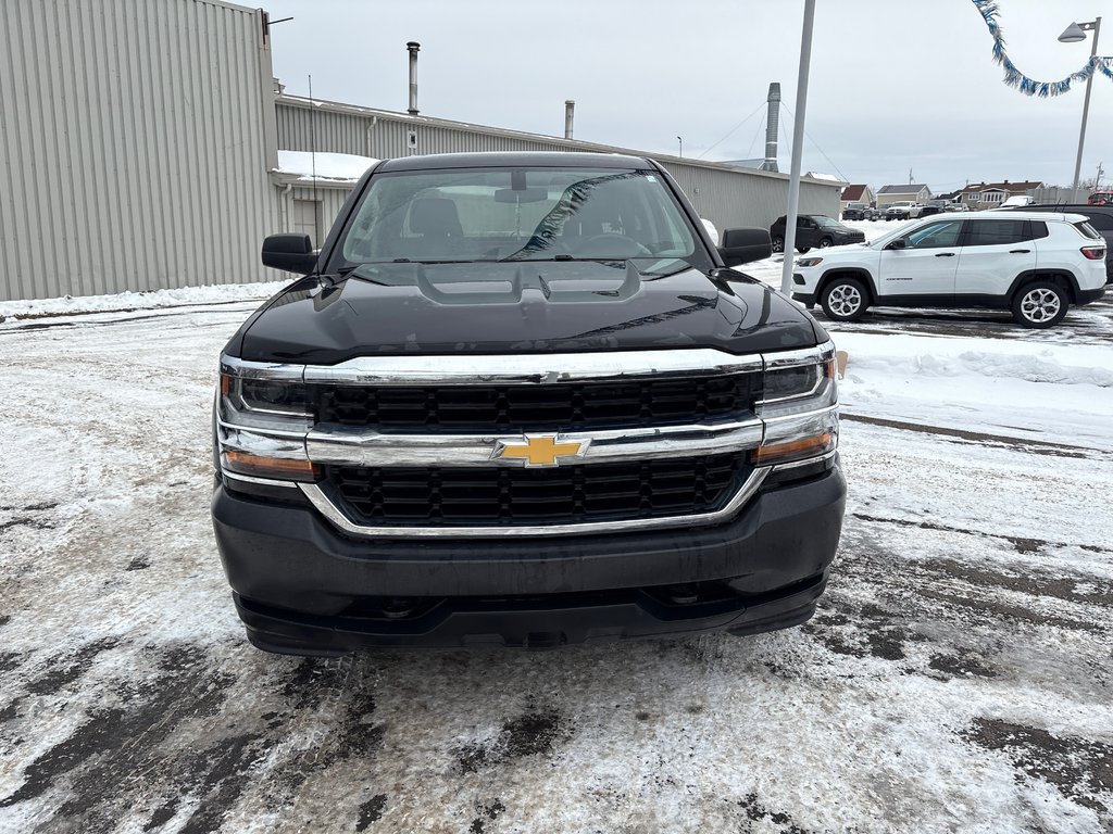 Chevrolet Silverado 1500 LD Work Truck 2019 à Paspébiac, Québec - 2 - w1024h768px