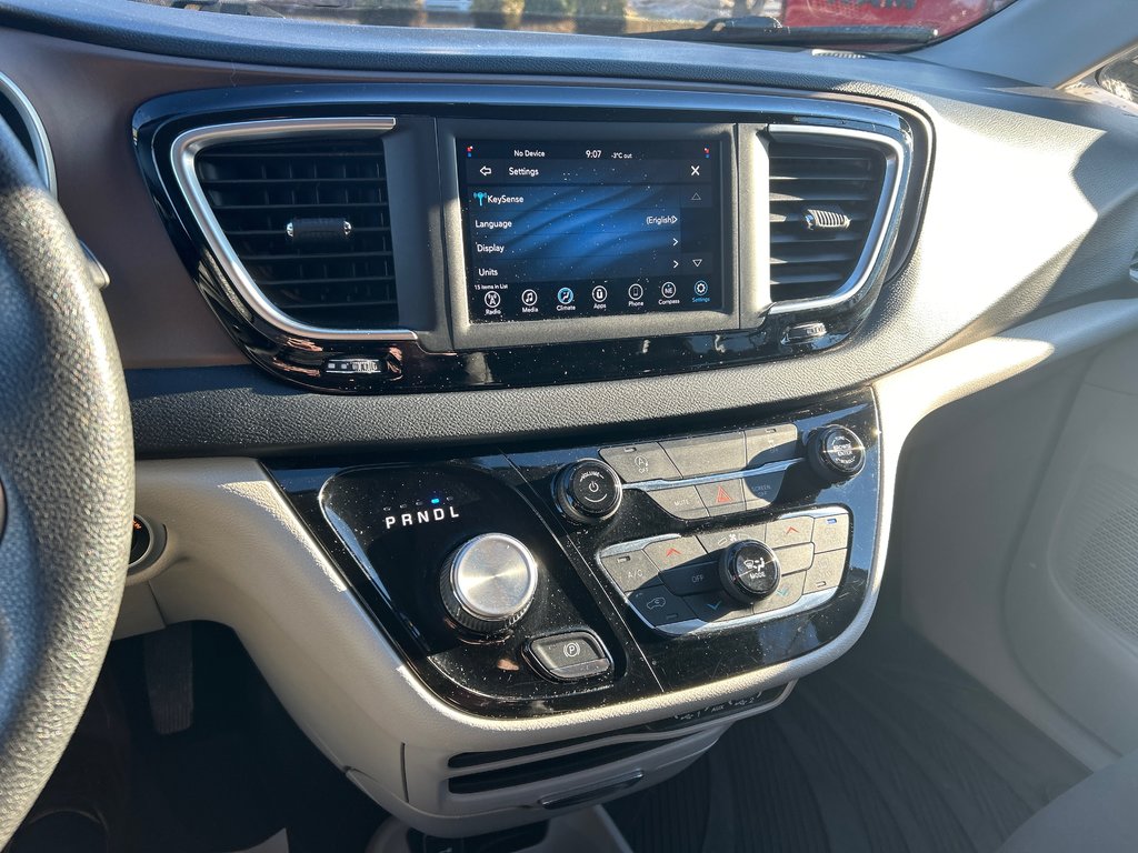 2021 Chrysler Grand Caravan SE in Paspébiac, Quebec - 10 - w1024h768px