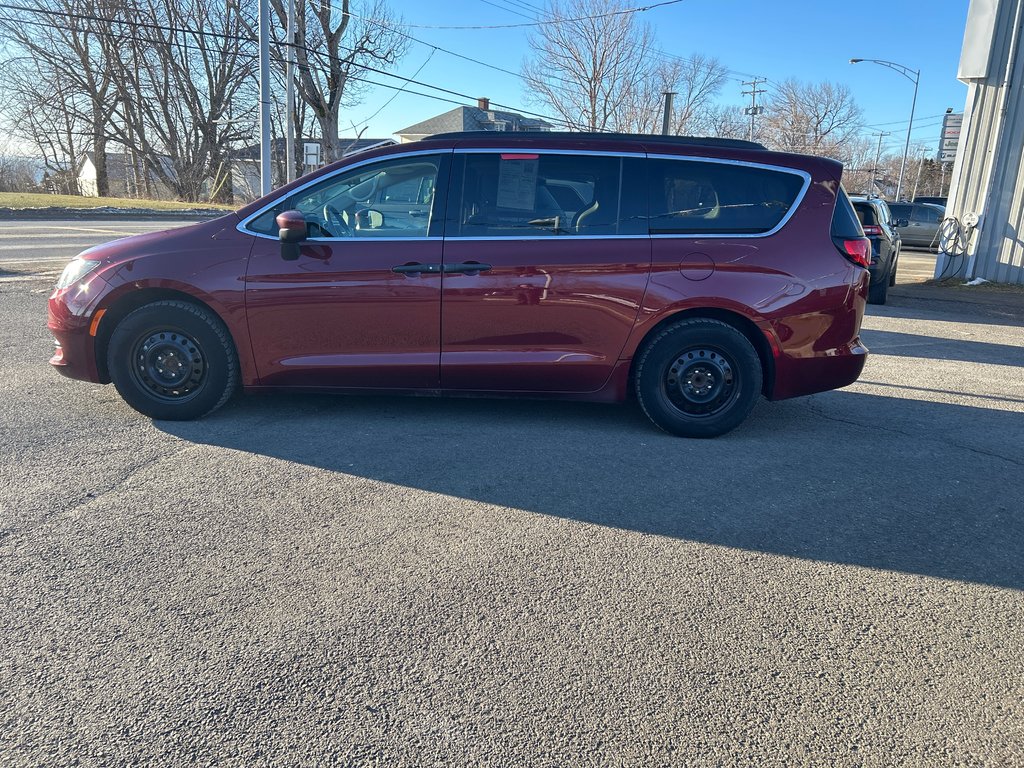 2021 Chrysler Grand Caravan SE in Paspébiac, Quebec - 7 - w1024h768px