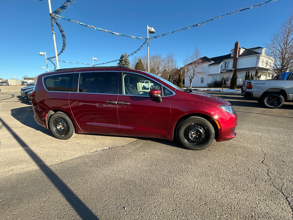 2021 Chrysler Grand Caravan SE in Paspébiac, Quebec - 3 - w1024h768px